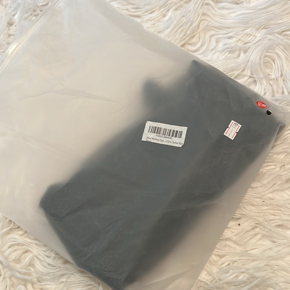 NWT Charcoal Color Workout/Yoga Top - Picture 5 of 8